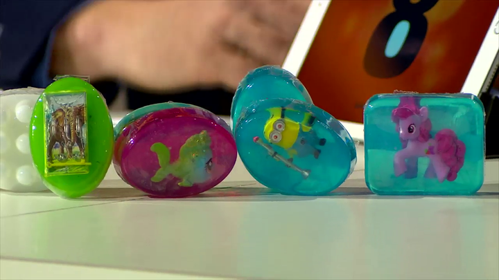 Matúš vyrába mydielka a pomáha tak chorému bratovi